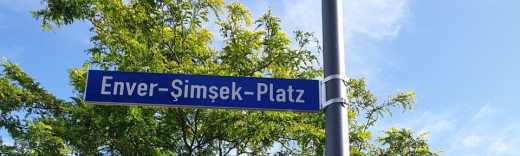 Enver-Simsek-Platz in Jena-Winzerla - Straßenschild